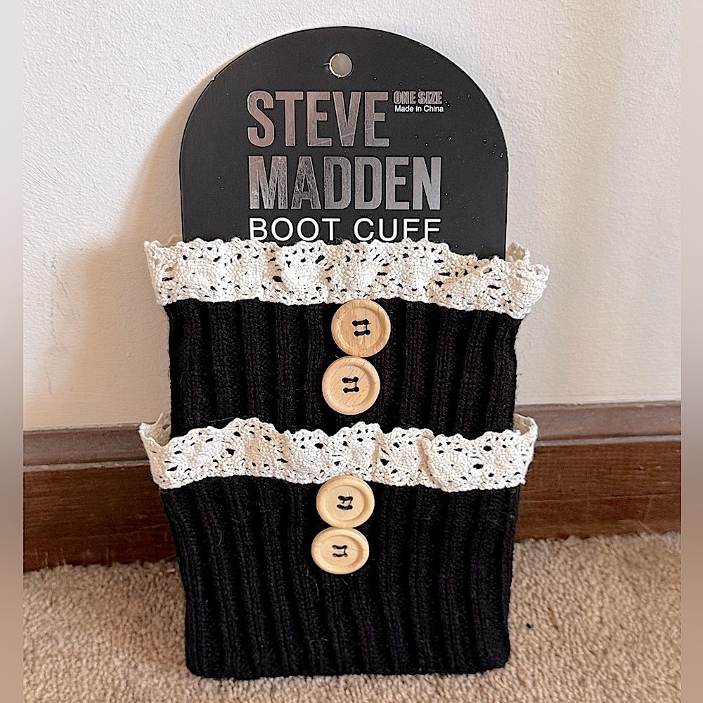 STEVE MADDEN Black & Cream Ruffled Frilly Boot Cuffs NEW WITH TAG